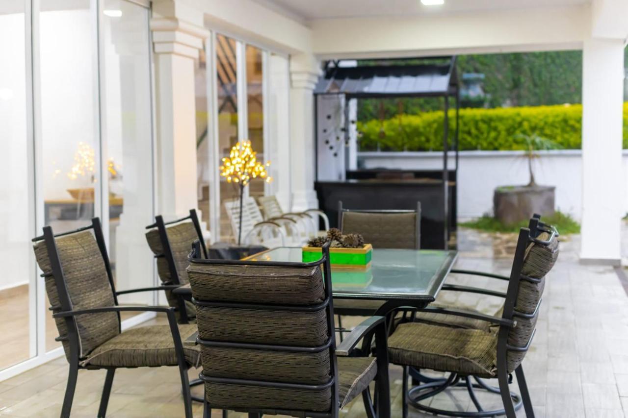 Hotel Cocoview, Bar & Restaurante บาเยเดอังเคเลส ภายนอก รูปภาพ