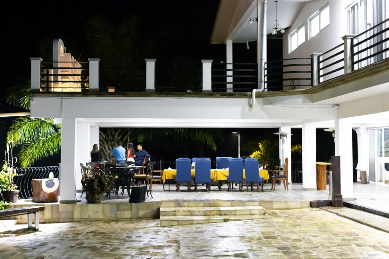 Hotel Cocoview, Bar & Restaurante บาเยเดอังเคเลส ภายนอก รูปภาพ