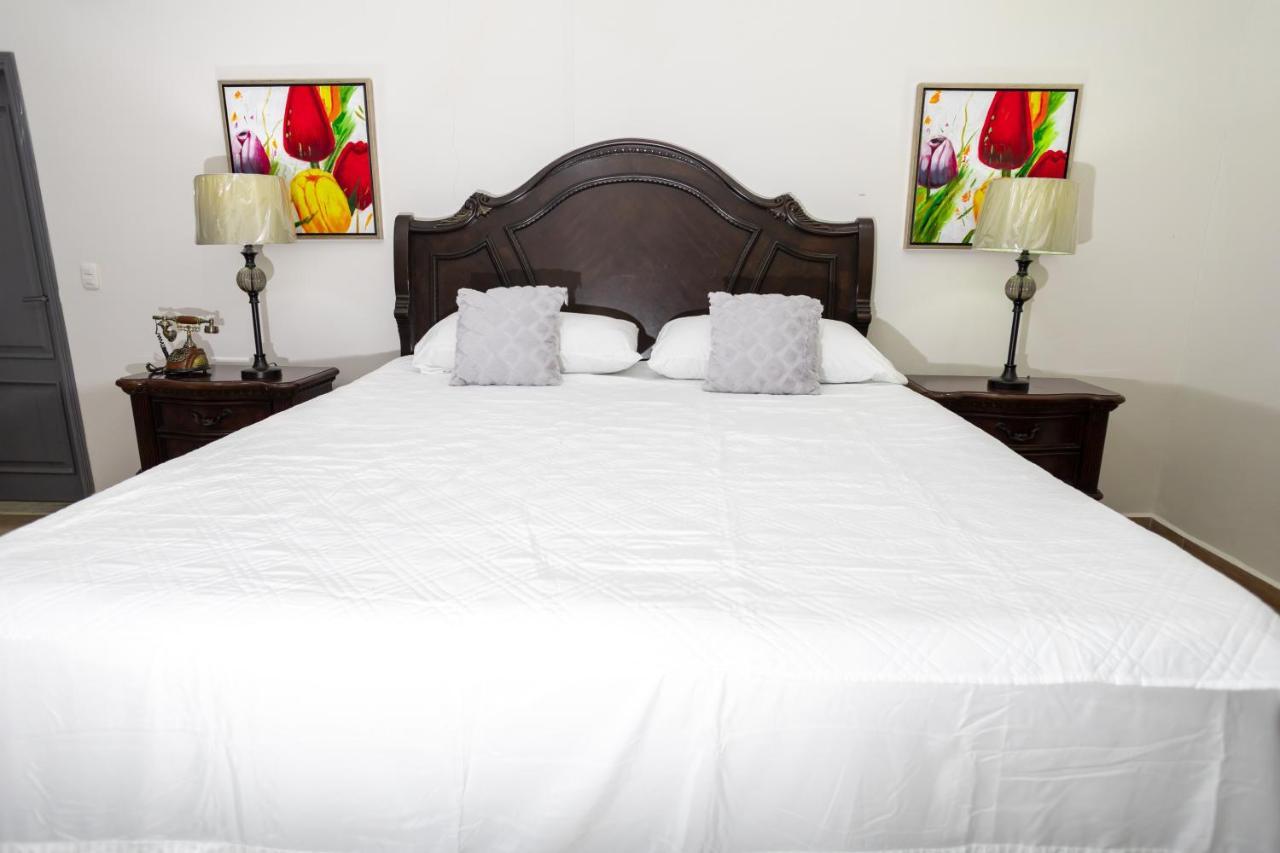 Hotel Cocoview, Bar & Restaurante บาเยเดอังเคเลส ภายนอก รูปภาพ