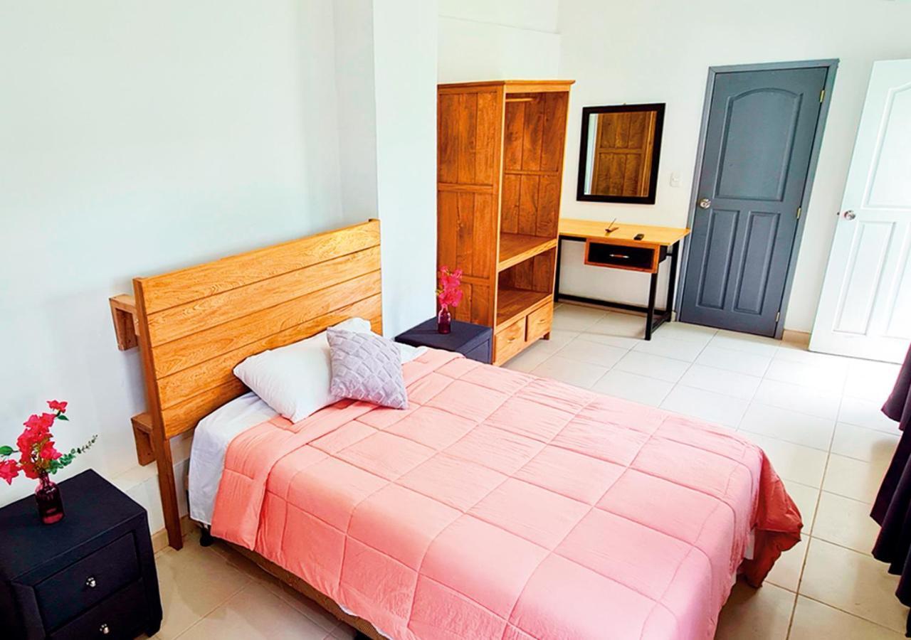 Hotel Cocoview, Bar & Restaurante บาเยเดอังเคเลส ภายนอก รูปภาพ