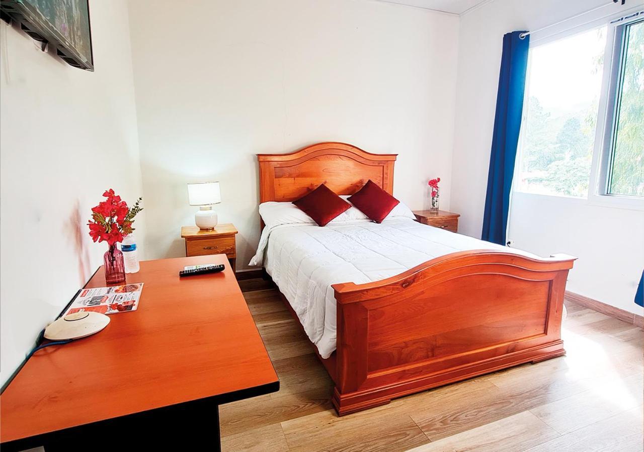 Hotel Cocoview, Bar & Restaurante บาเยเดอังเคเลส ภายนอก รูปภาพ